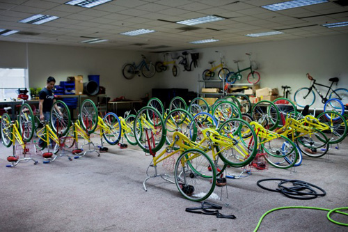 Разноцветные велосипеды Google