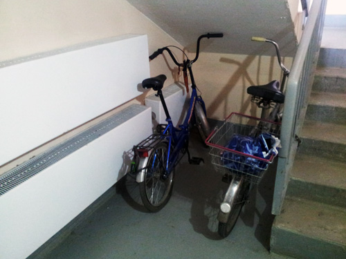 Хранение велосипедов в подъезде многоквартирного дома