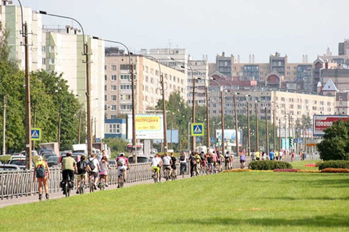 В 2012 году на Велостоянии на проспекте Луначарского собралось около 200 велосипедистов