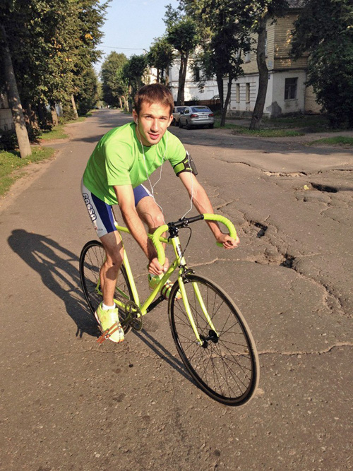 Александр Ершов на фиксед-велосипеде