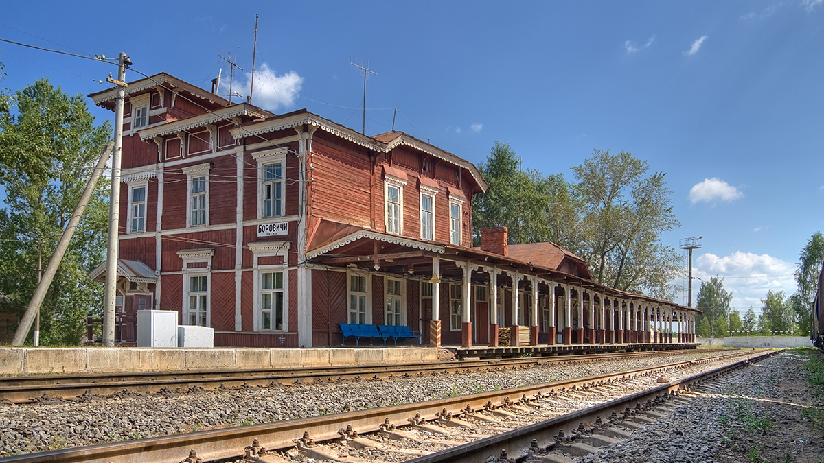 Вокзал в Боровичах
