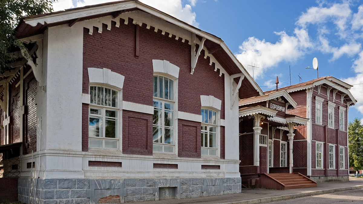 Вокзал в Боровичах