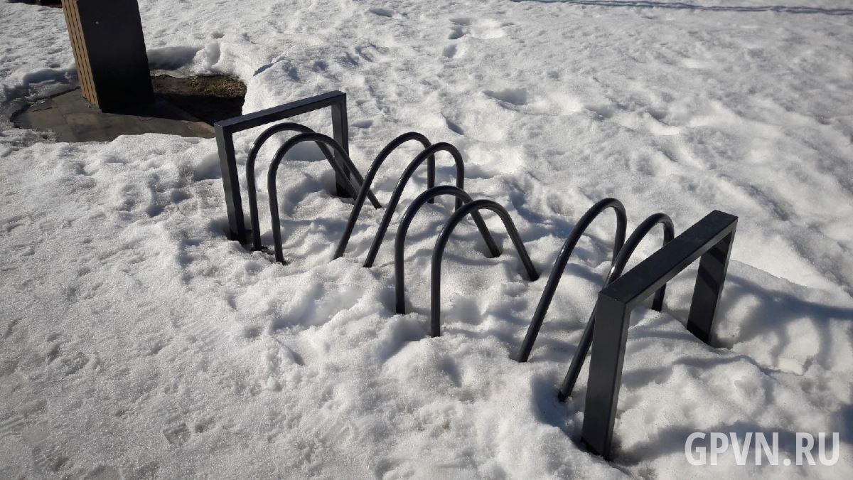 Велопарковка под снегом