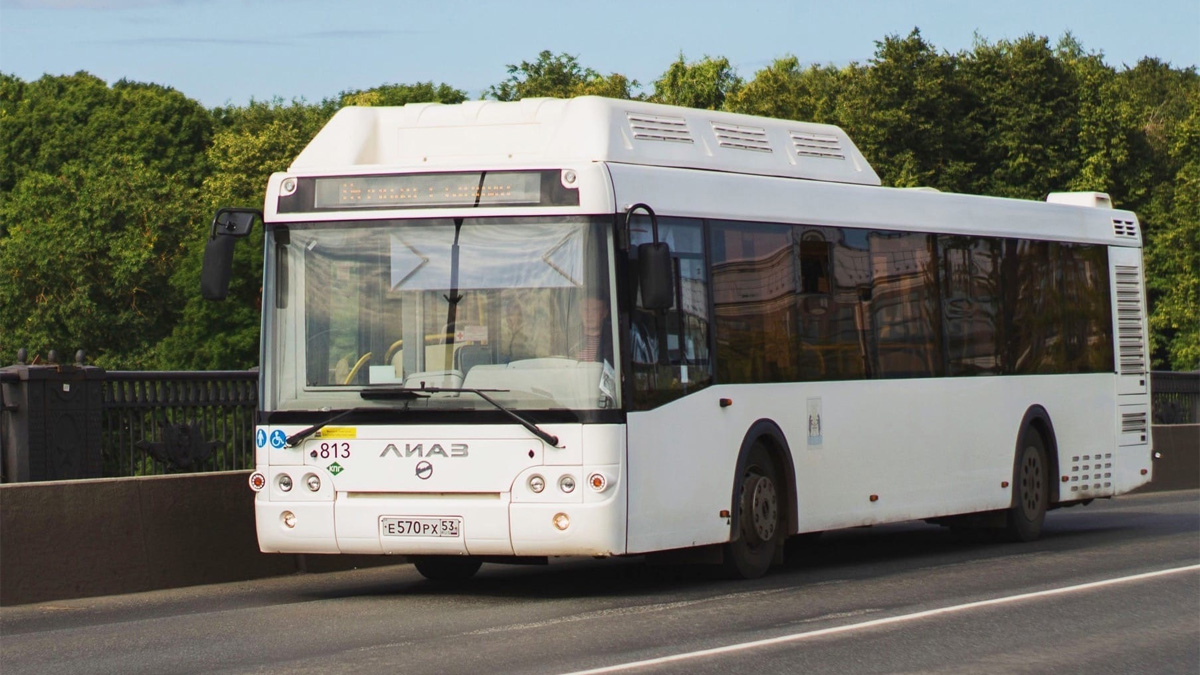 Автобус на мосту Невского