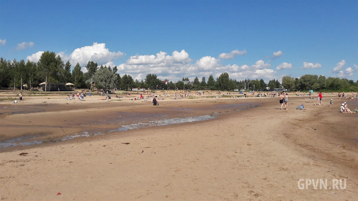 Пляж на берегу Ильменя