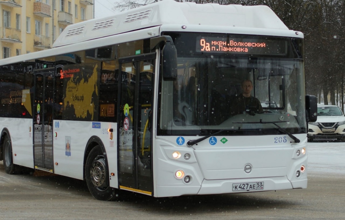 Автобус на площади Победы-Софийской