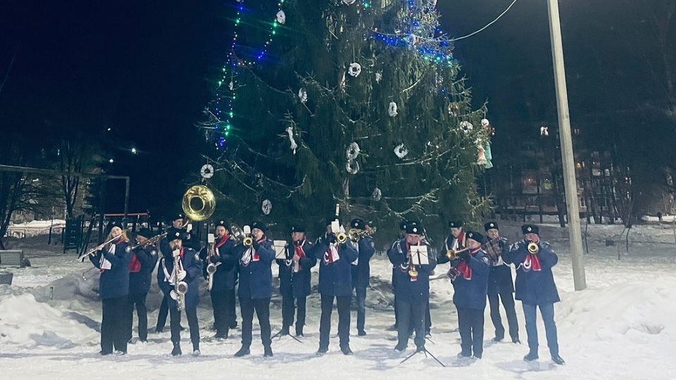Оркестр новогоднего автобуса