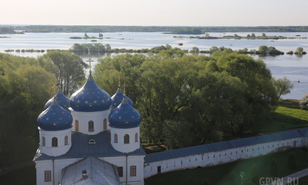 Крестовоздвиженский собор Юрьева монастыря