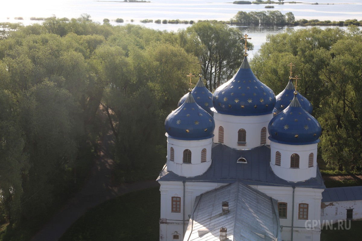 Крестовоздвиженский собор Юрьева монастыря