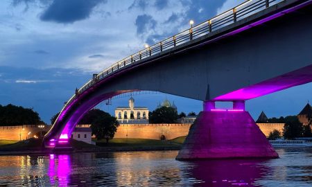 Подсветка пешеходного моста