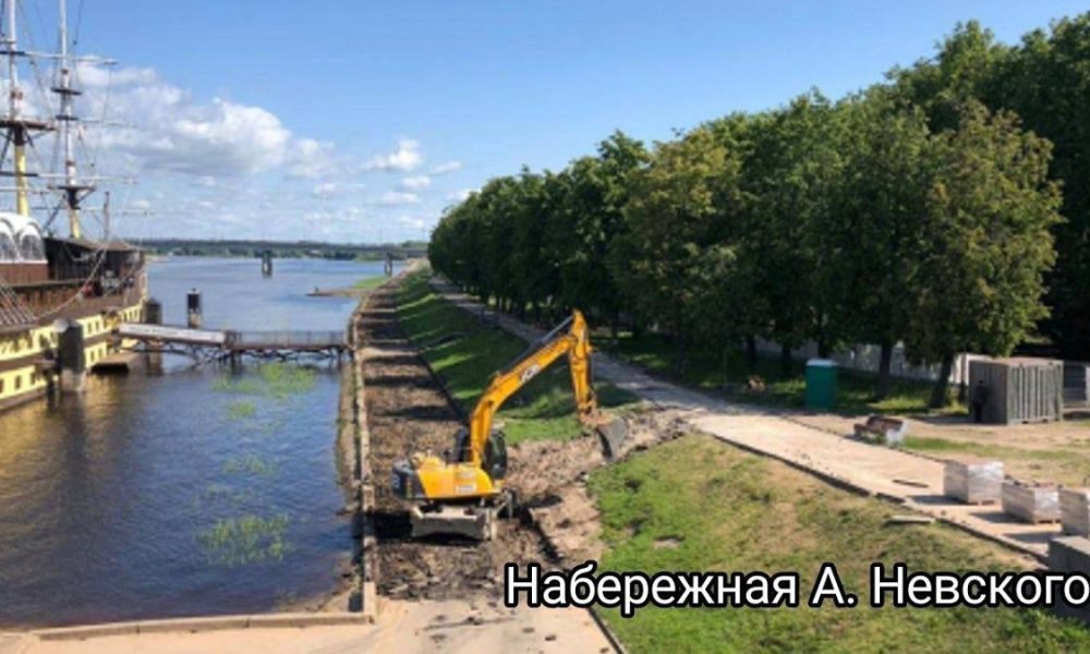 Мост на набережной