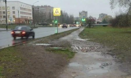 Участок улицы Кочетова без тротуара