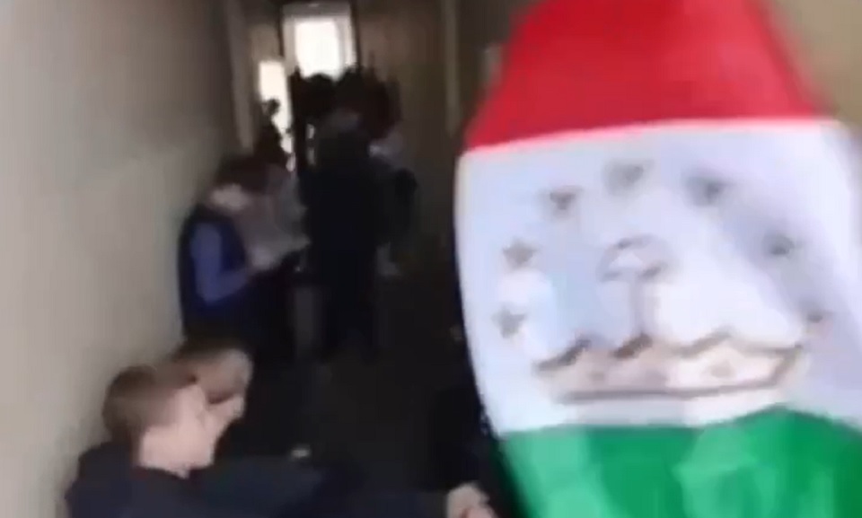 Флаг Таджикистана в школе