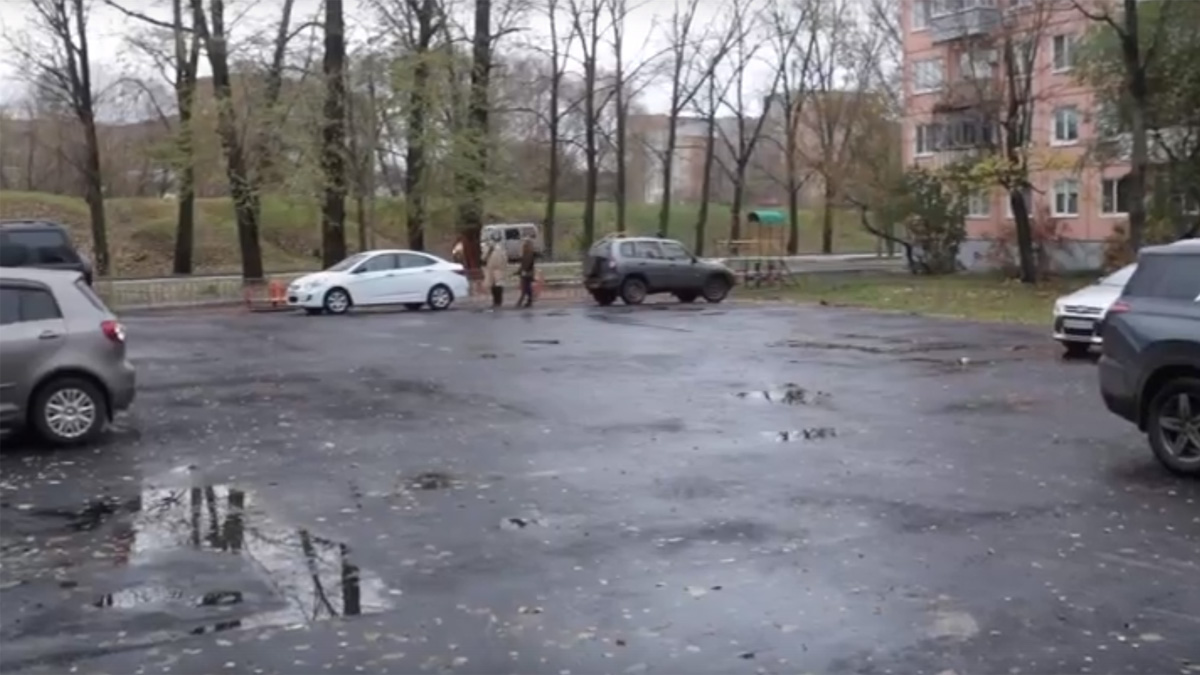 Парковка на улице Черняховского