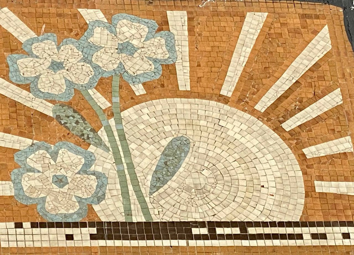 Мозаичное панно в Пскове