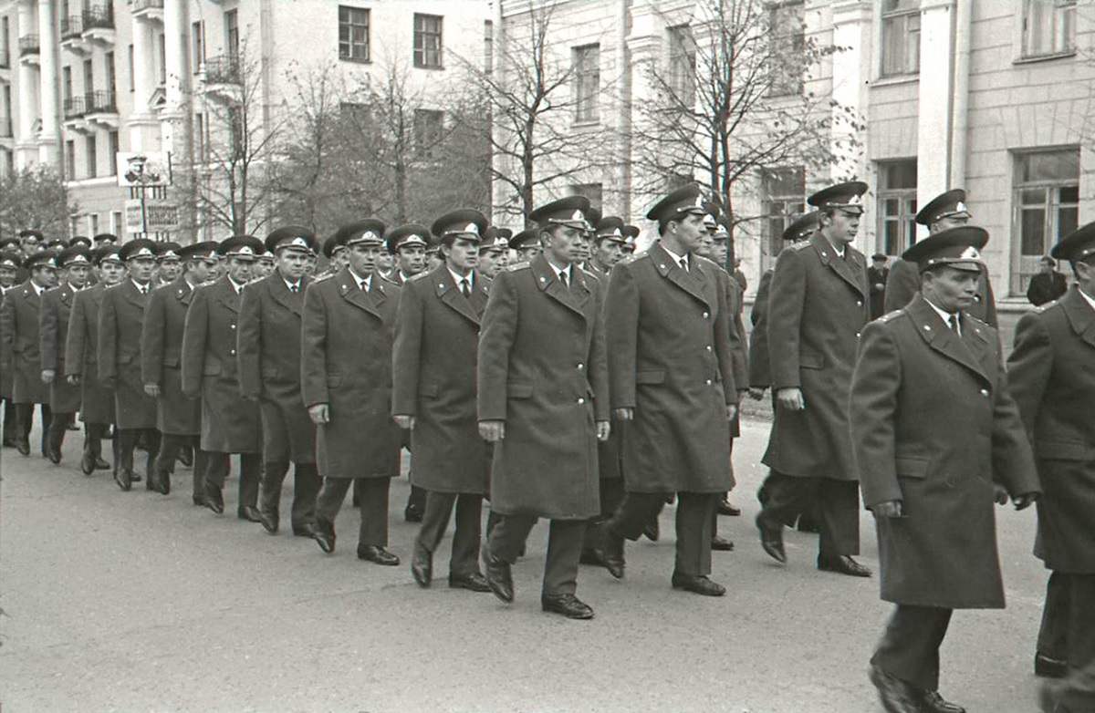 Колонна новгородской городской милиции
