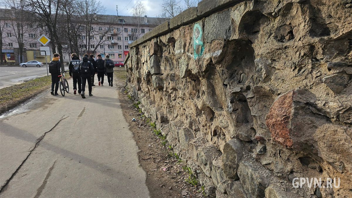 Подпорная стенка вала Окольного города