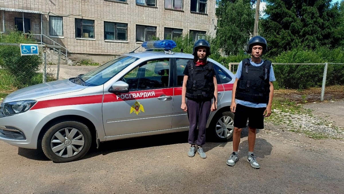 Новгородские росгвардейцы провели для детей из пришкольного лагеря  познавательный урок — GPVN.RU