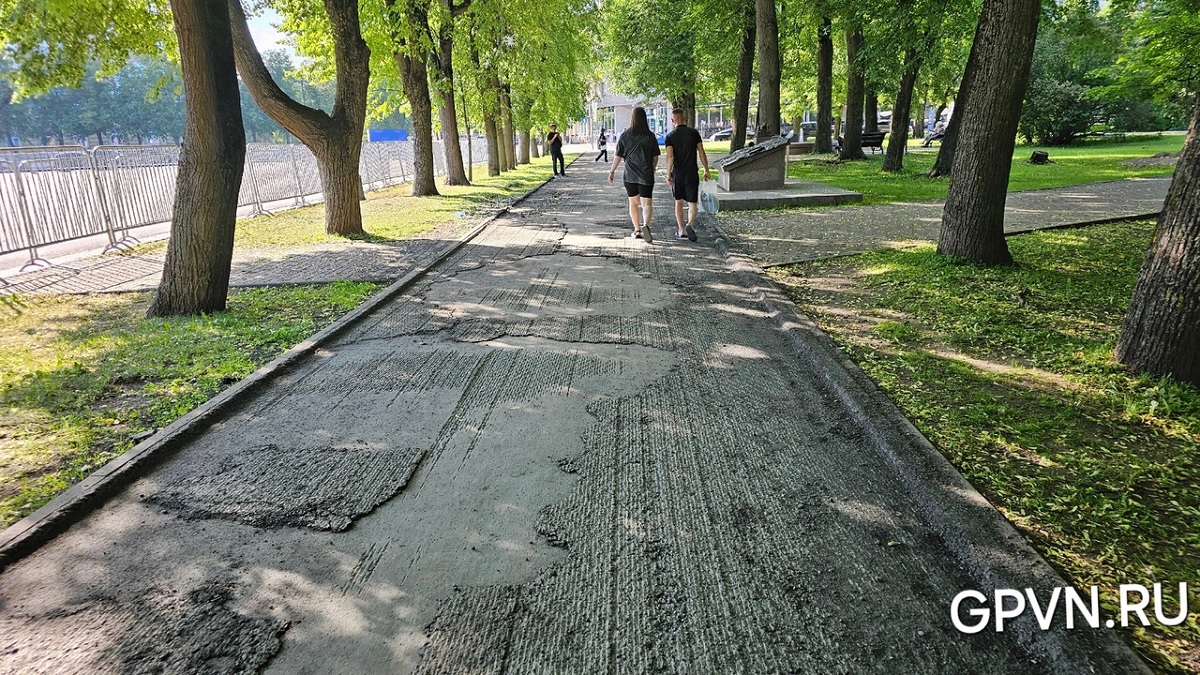Ремонт дорожек вокруг площади Победы-Софийской