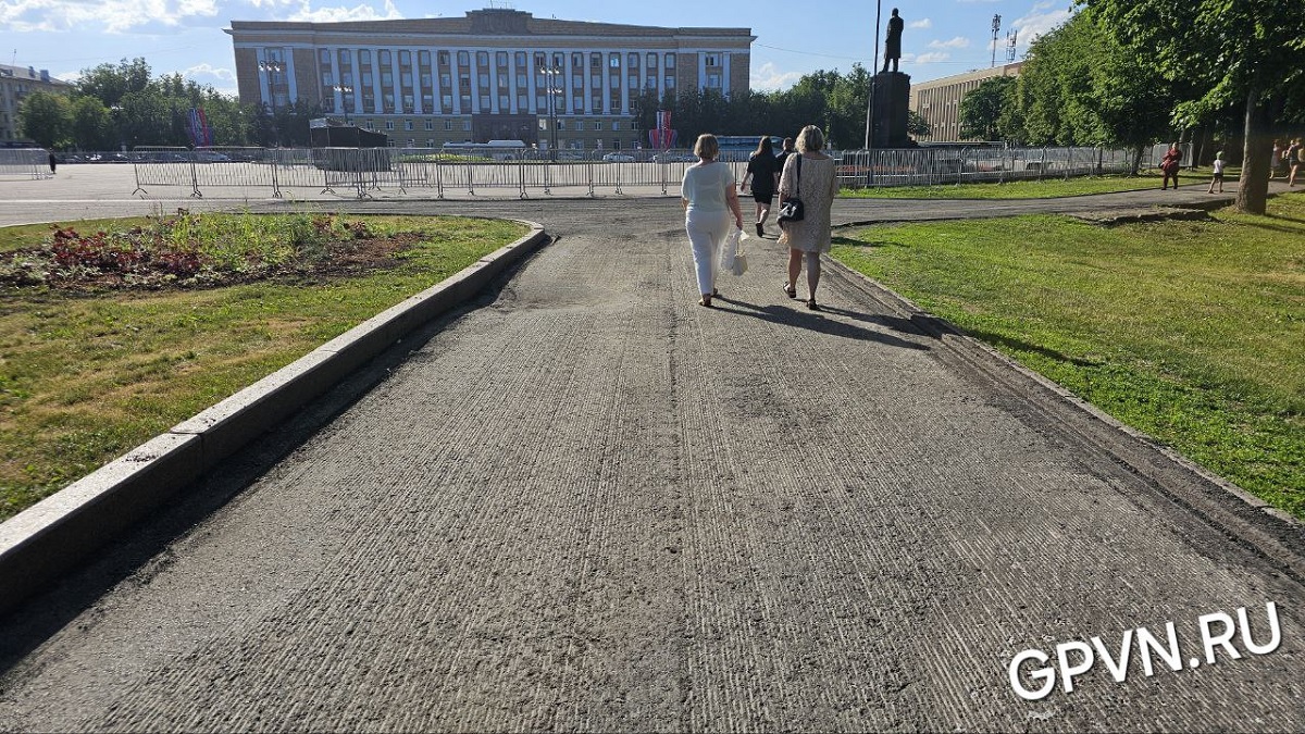 Ремонт дорожек вокруг площади Победы-Софийской