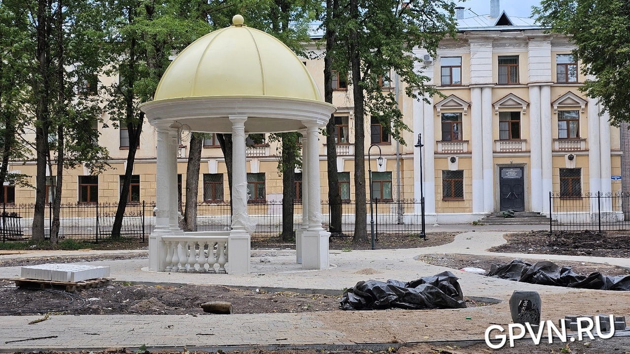 В парке Надежды в Великом Новгороде уже установили ротонду | 02.07.2024 | Великий  Новгород - БезФормата