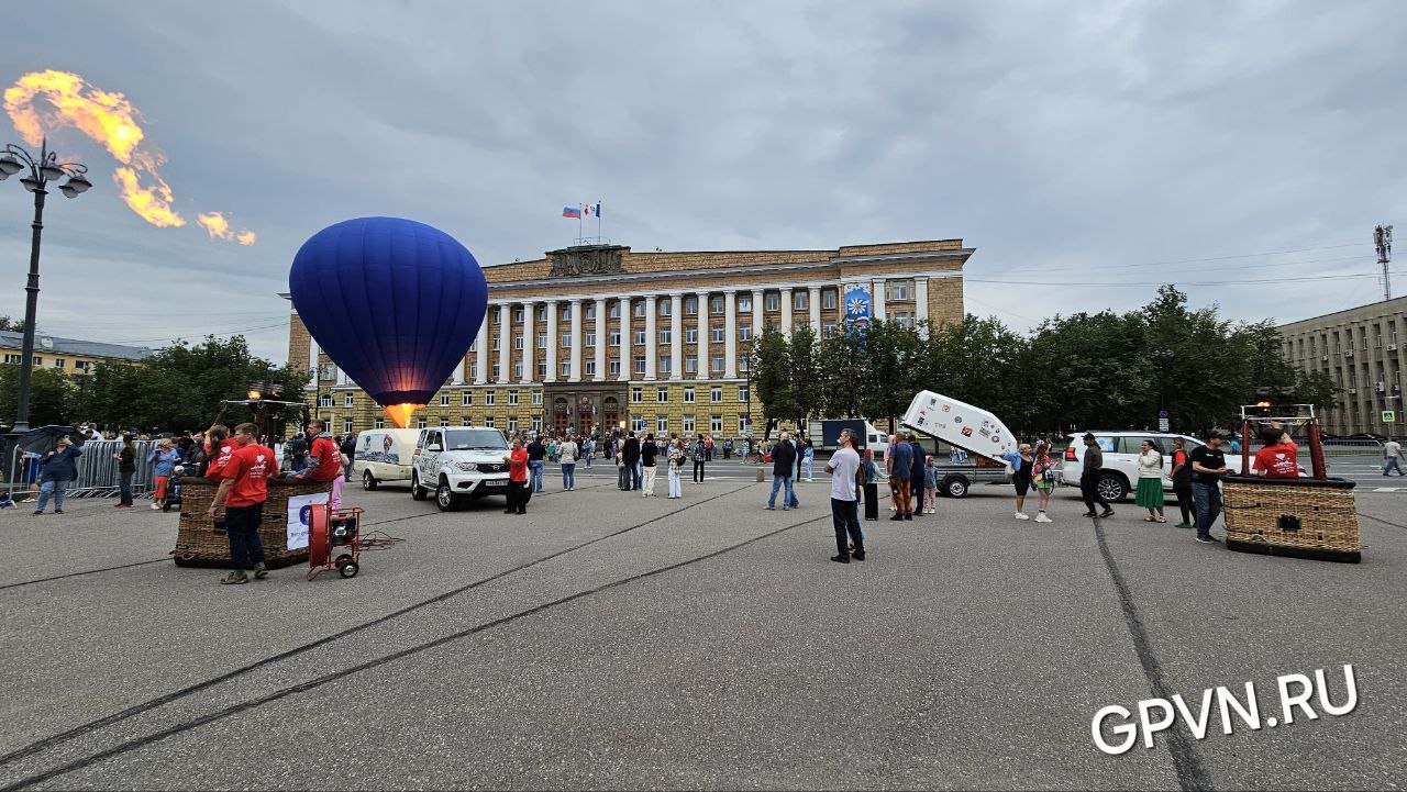 Аэростаты на площади