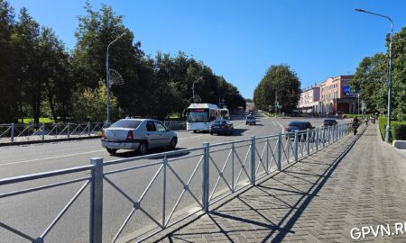 Заборы на спуске с моста на Розважу