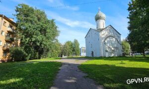 Сквер у церкви Двенадцати апостолов