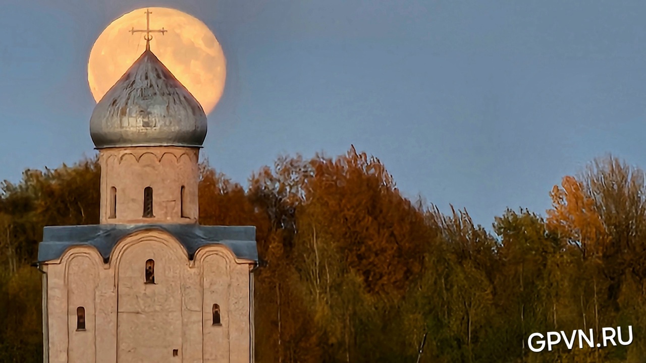 Восход Луны над Нередицей