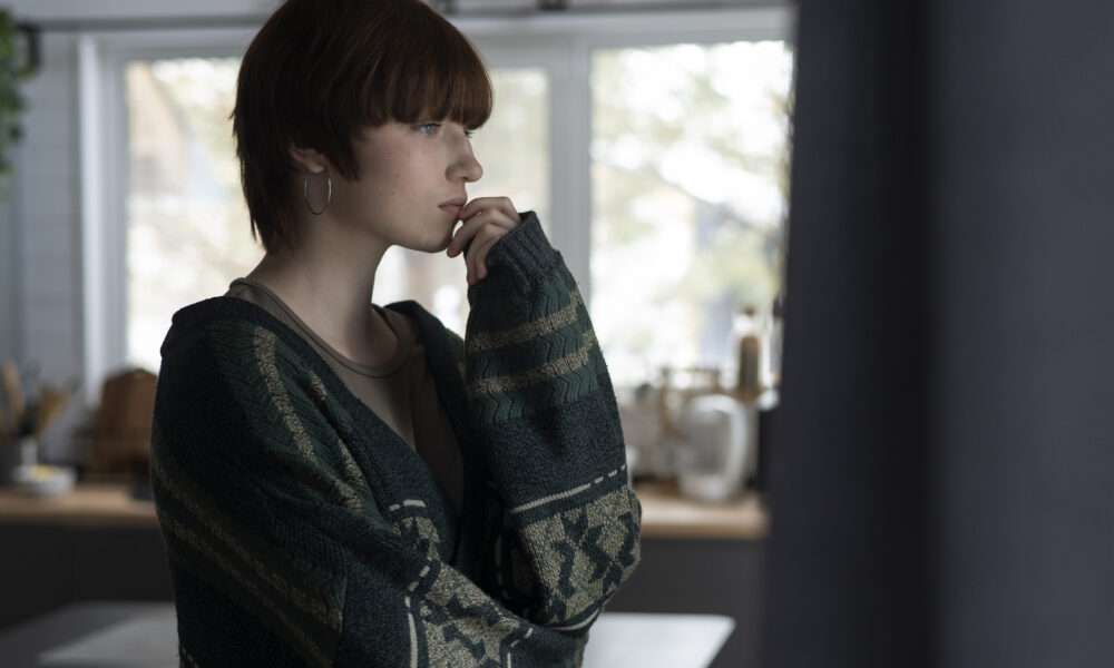 Грустная девушка