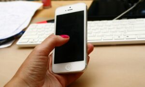 мобильный телефон