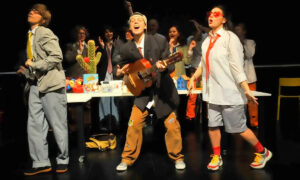 alt артисты играют спектакль