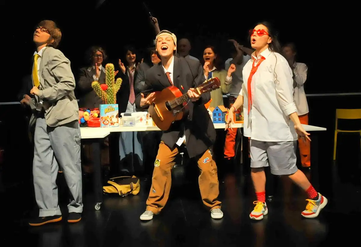 alt артисты играют спектакль