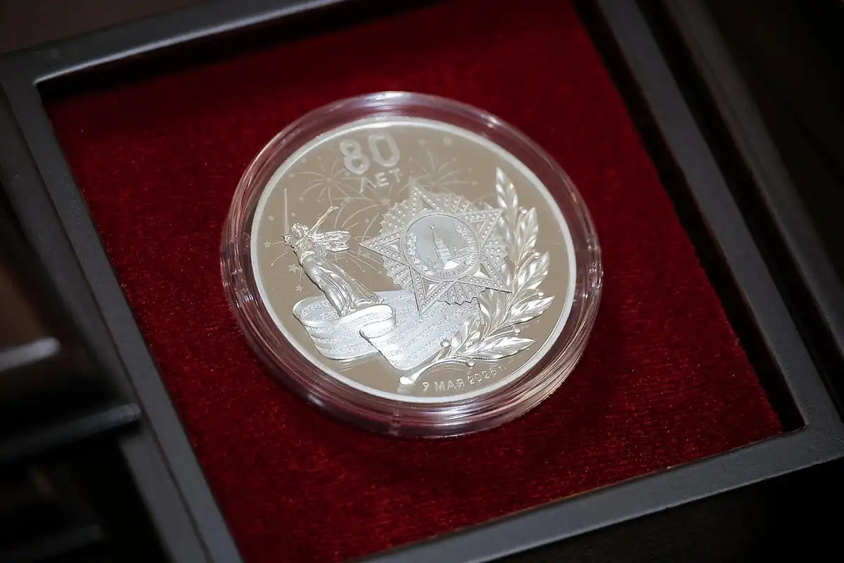 alt медаль к дню Победы