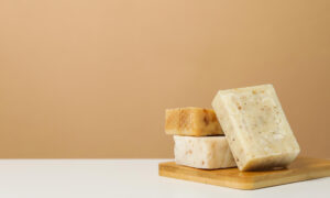 несколько брусков хозяйственного мыла