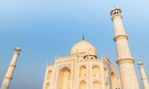 Тадж-Махал днём