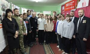 alt дети на уроке мужества