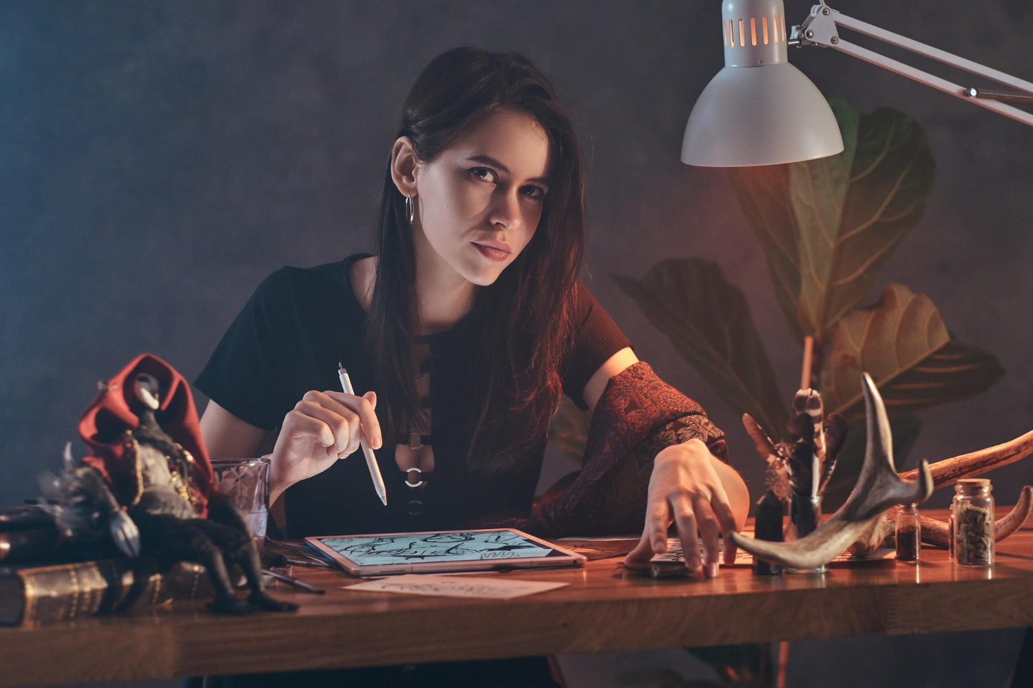 Девушка астролог