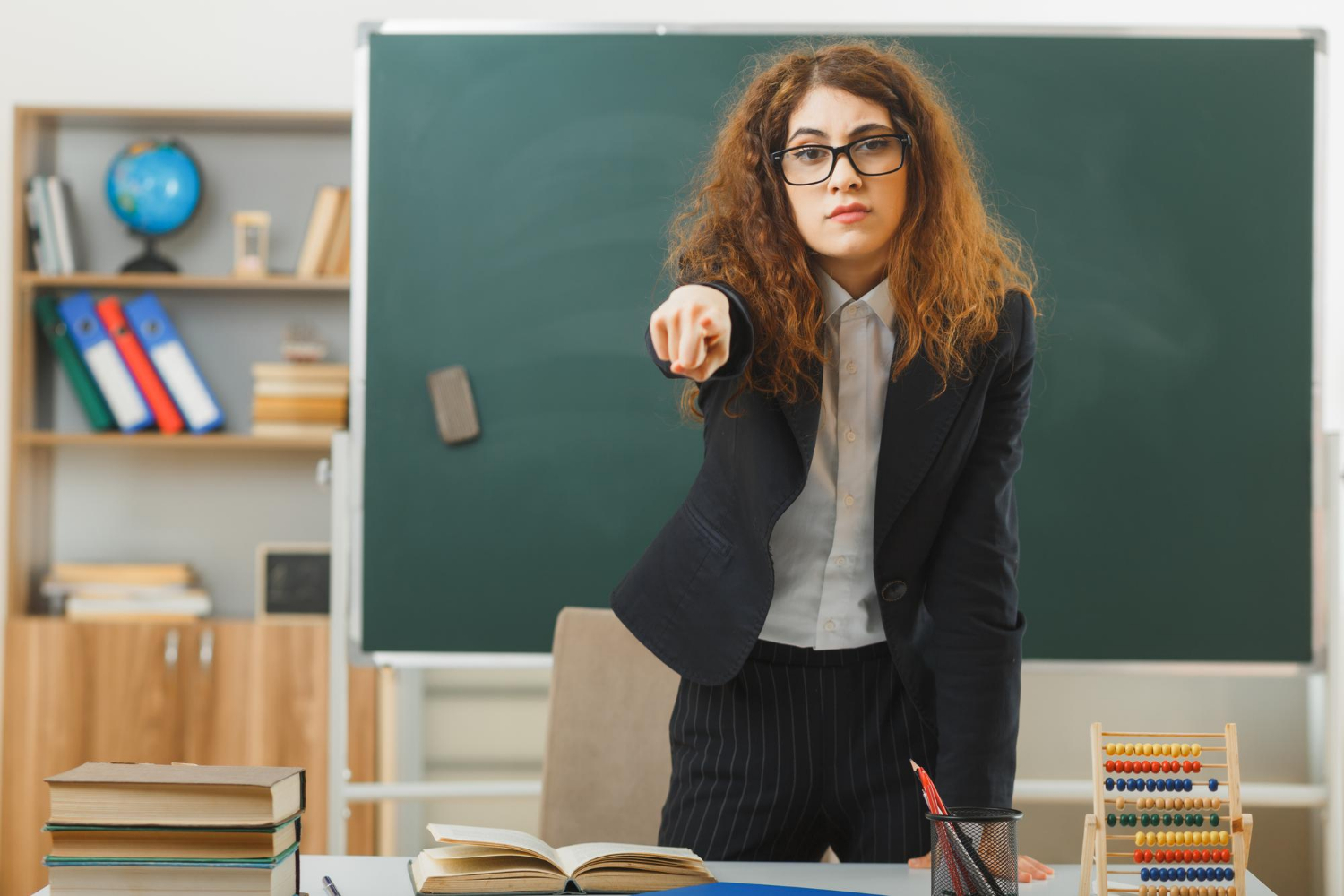 Учительница в школе
