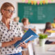 Учитель в школе