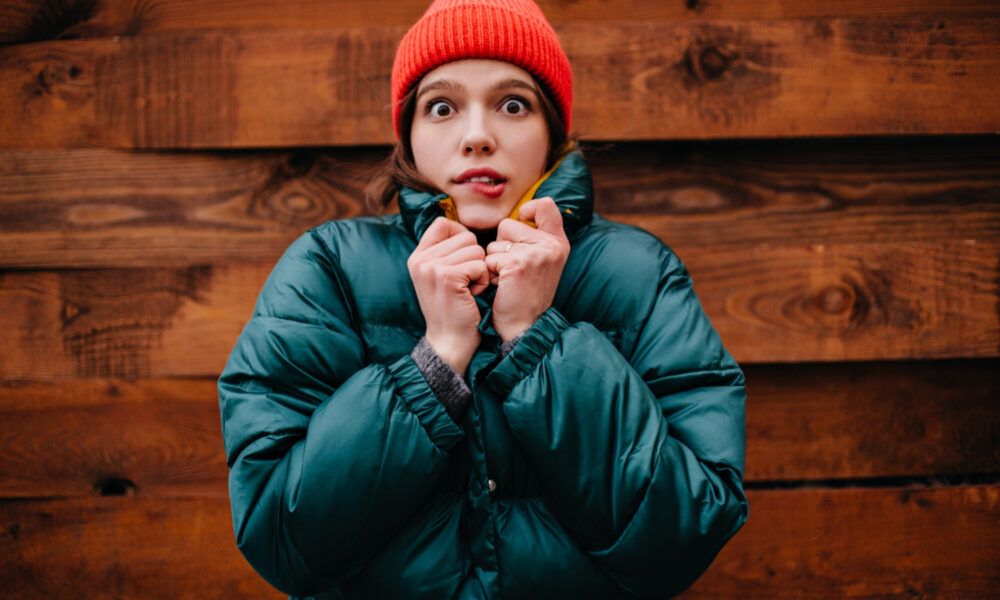 Девушка в пуховике