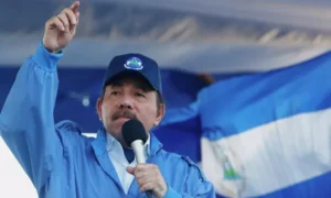 Президент Никарагуа Даниэль Ортега выступает перед народом