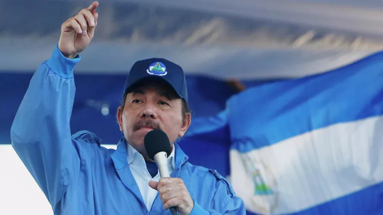 Президент Никарагуа Даниэль Ортега выступает перед народом