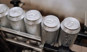 банки с алкоголем