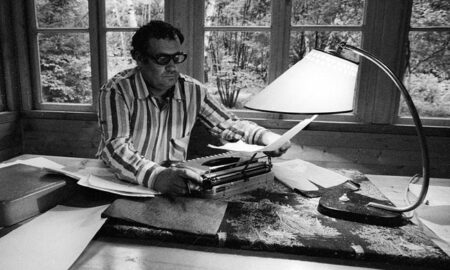 Режиссер Эльдар Рязанов в своем доме в Валдае