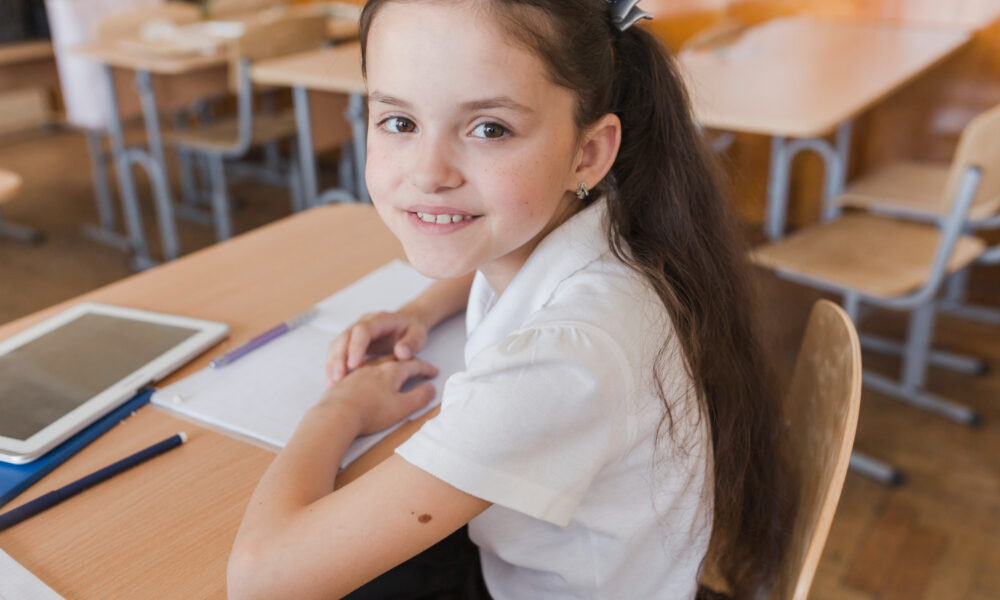 Ученица в школе