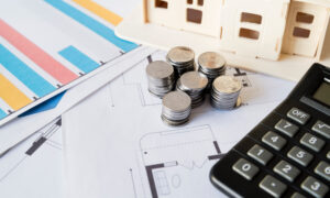 Деньги рядом с калькулятором