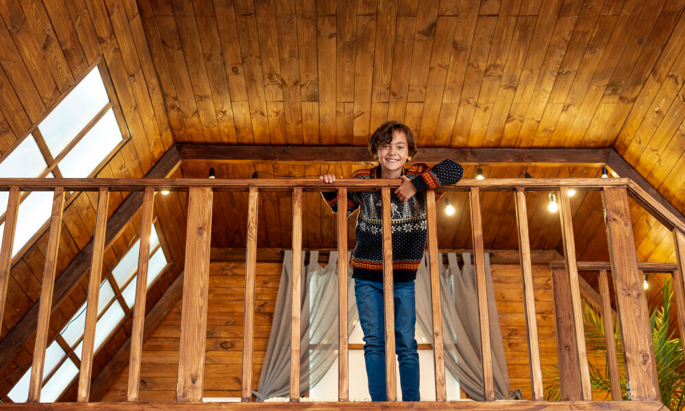 мальчик на чердаке