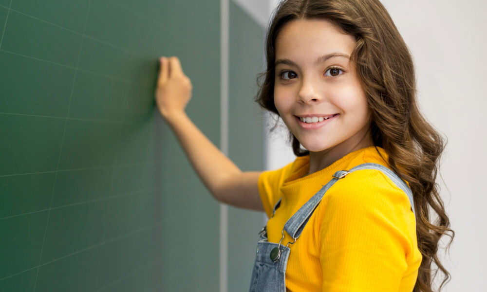 Школьница у доски