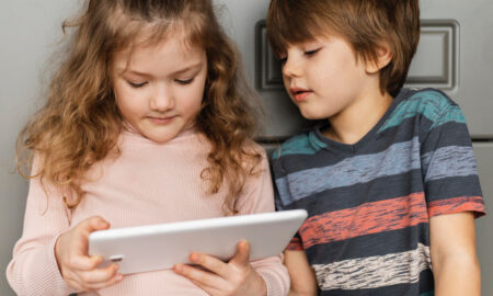 Дети решают задачки